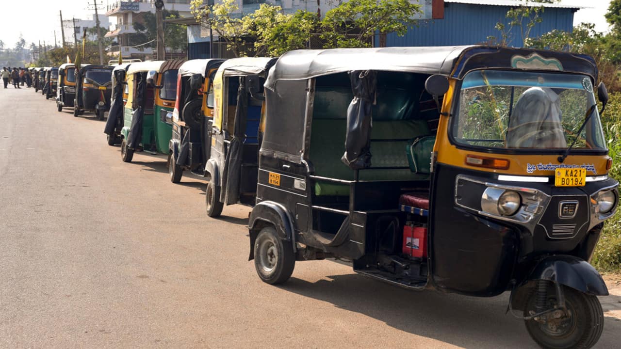 Maharashtra gives migrant auto, taxi drivers 1 year to learn Marathi; no action during period