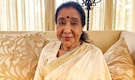 When Asha Bhosle gifted a beautiful saree to an eye-surgeon after her successful eye surgery