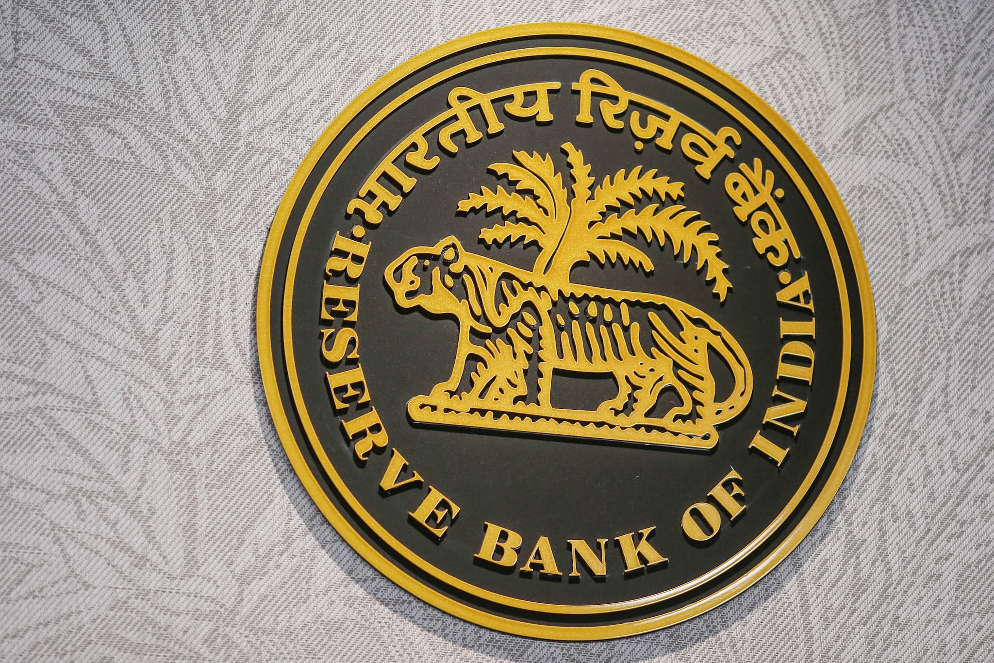 RBI holds talks with banks on ways to boost deposits