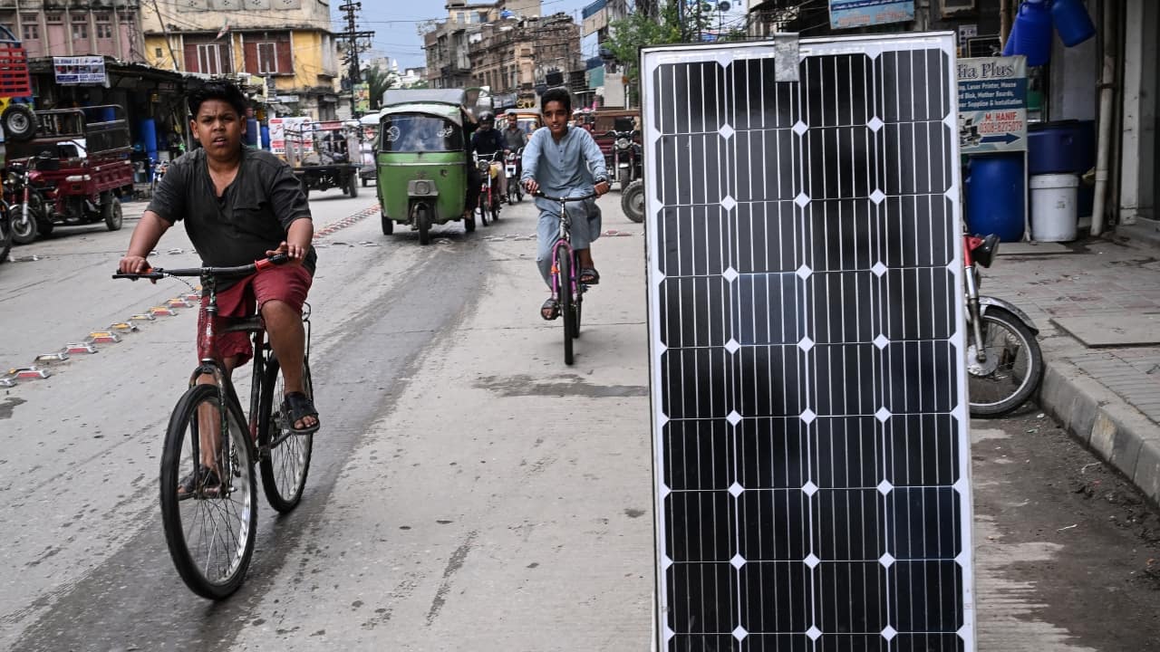 Pakistanis to endure two-hour power cuts daily as energy crisis deepens: 'Couldn’t sleep whole night'