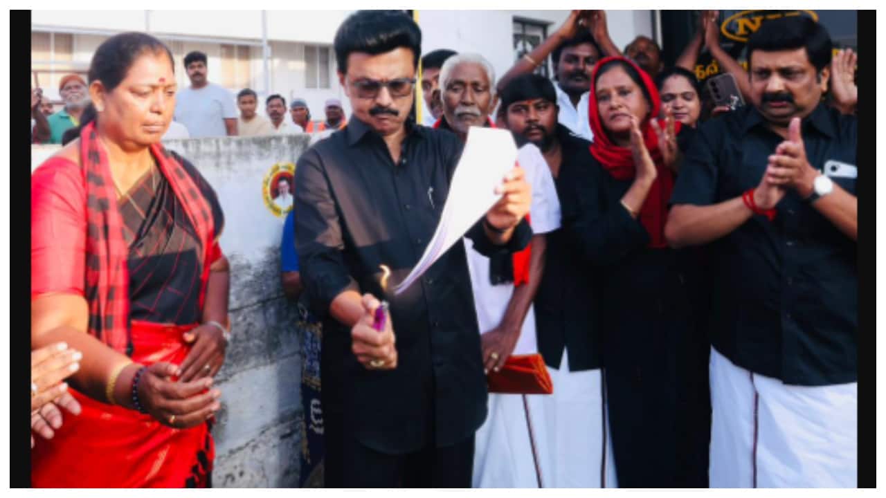 Delimitation row: Stalin burns copy of bill, hoists black flag