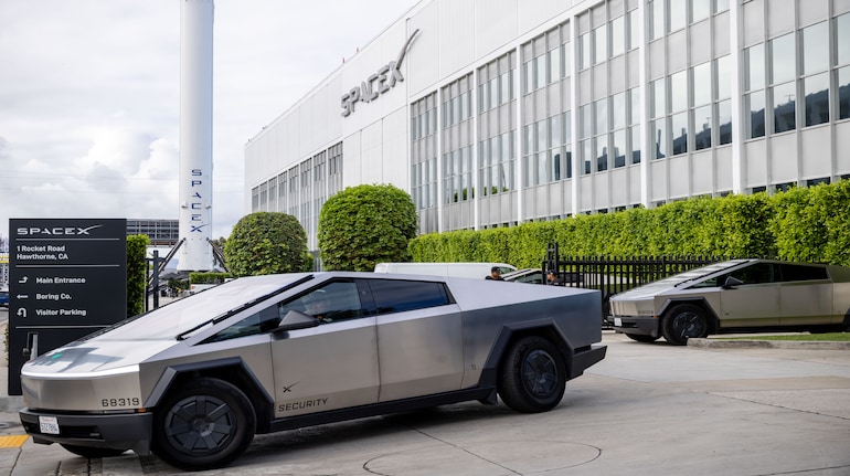 Tesla leans on Elon Musk's SpaceX to buoy sagging Cybertruck sales