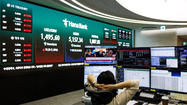 Emerging stocks rise to record high on AI, Iran’s Hormuz offer
