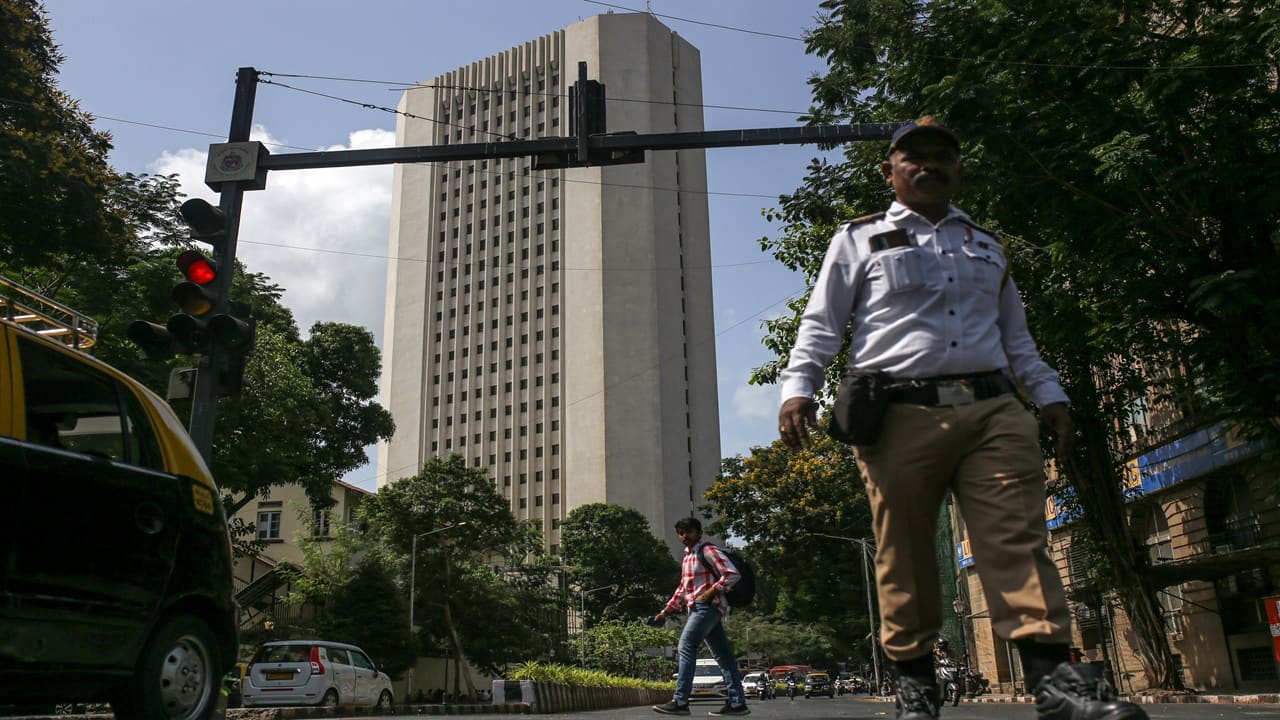 RBI’s short dollar book surges past $100 billion for first time
