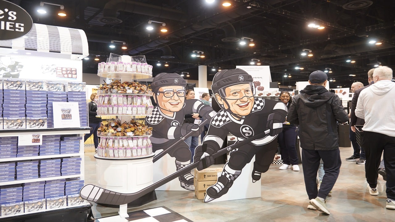 Berkshire Hathaway's cash pile surges to record $397 billion