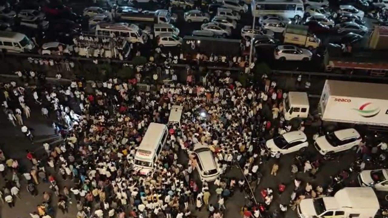 Massive protest on Mumbai-Bengaluru highway over child rape-murder; Pune traffic paralyzed
