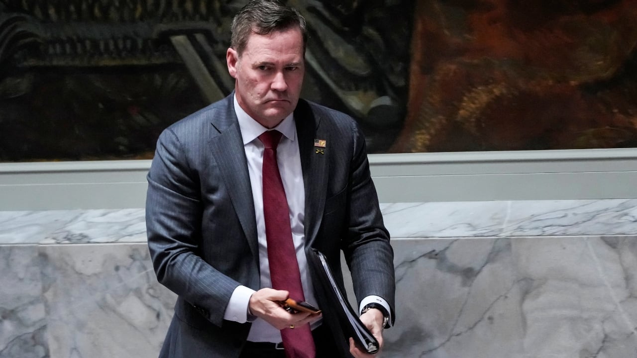 US Warns Iran Against Closing Critical Strait of Hormuz