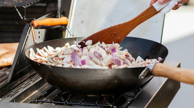 Smart ways to reduce cooking oil consumption without compromising on ...