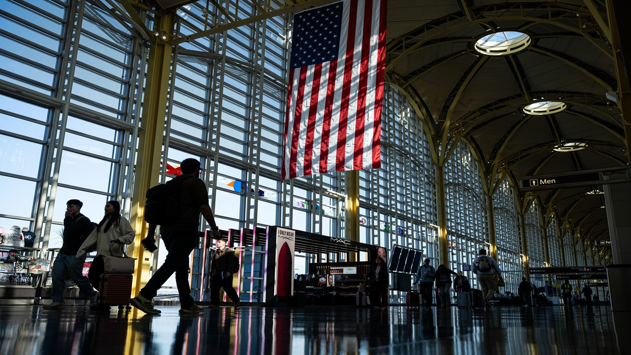 US Tightens Green Card Regulations for Tourists, Students, and H-1B Workers