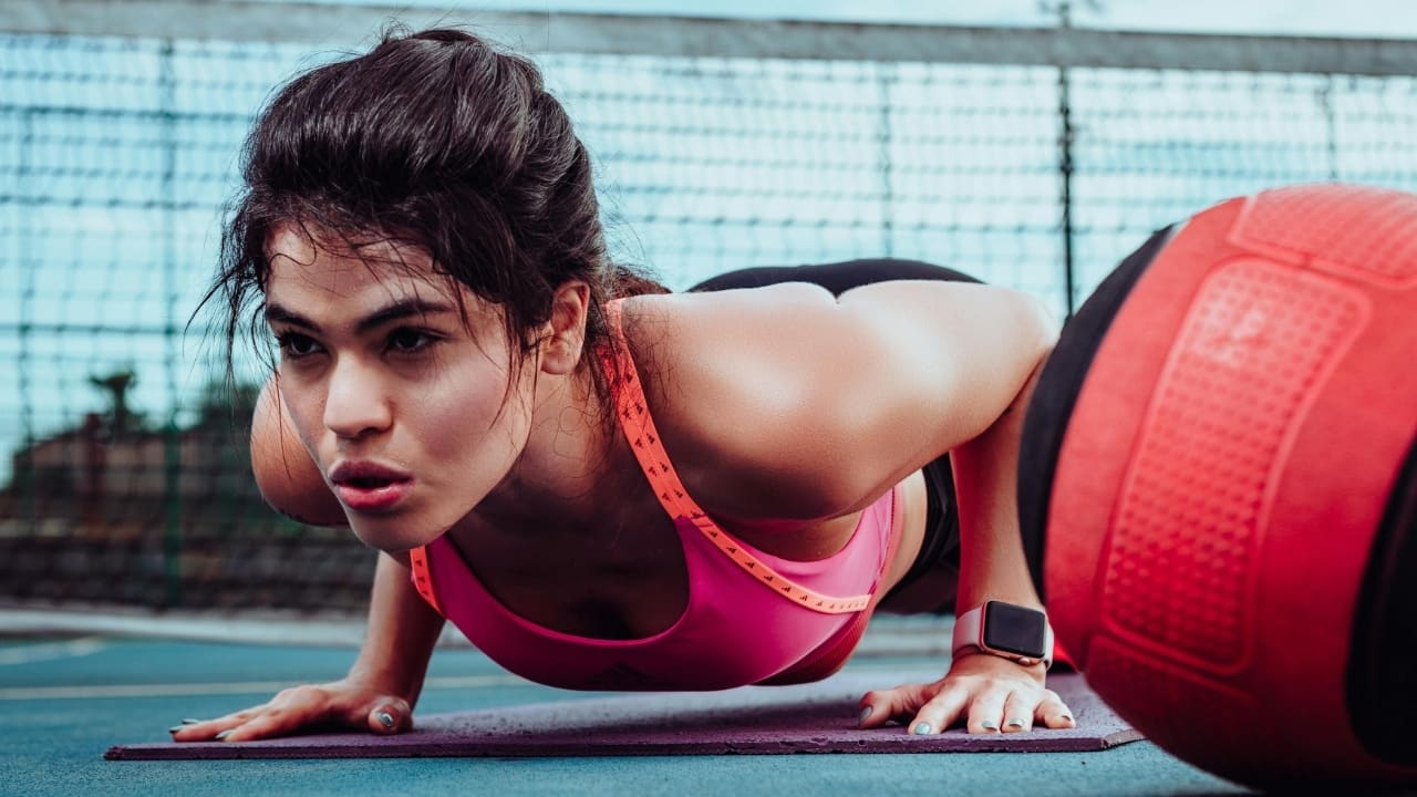 Fitness trainer shares 10-minute workout routine for weight loss, core strength, and more