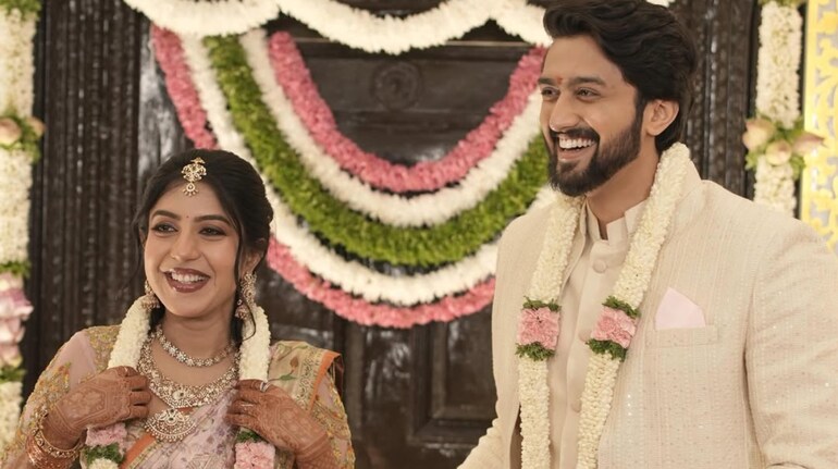 Kannada actor Niranjan Sudhindra gets engaged to Dr Sanjana B Raj in ...