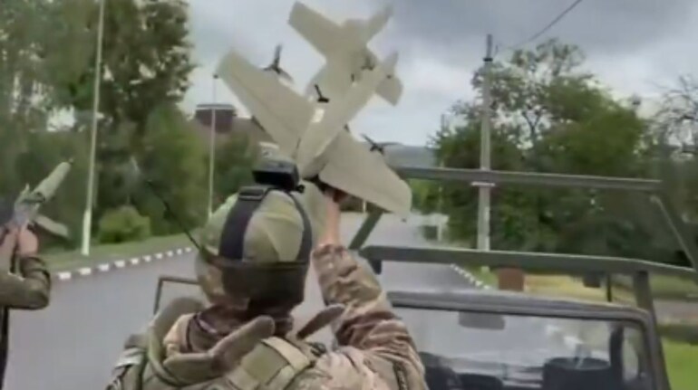 Russian troops use Yolka electronic warfare system to take down ...