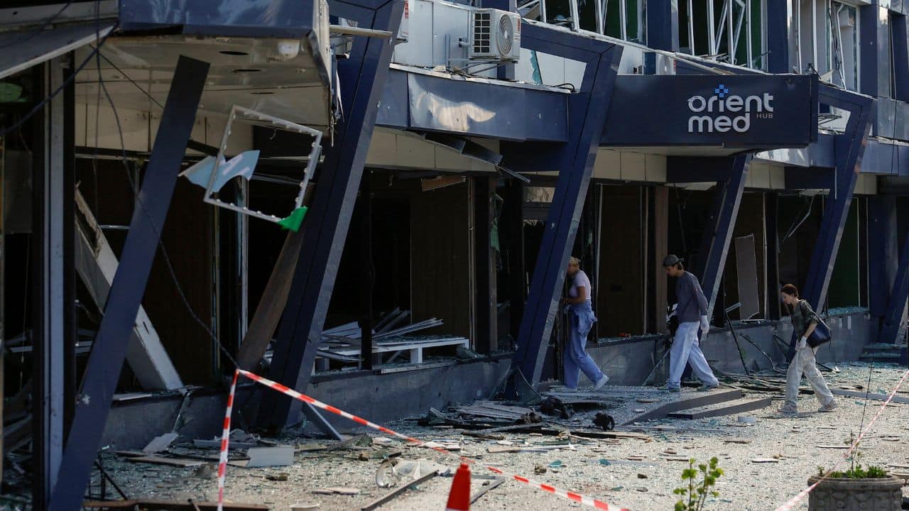 Strike Ukraine kills 18 in overnight drone and missile barrage