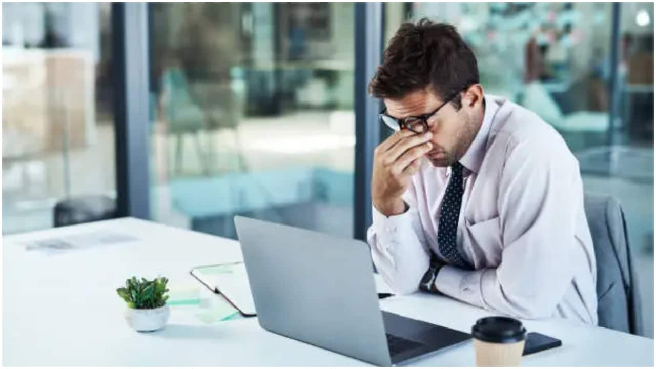'Hard work belongs to everyone else': Employee earning Rs 2.5 lakh monthly says they were happier with Rs 25k- Moneycontrol