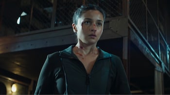 Alpha OTT Release: थिएटर के बाद OTT पर आएगी Alia Bhatt की स्पाई थ्रिलर, जानें रिलीज डेट और प्लेटफॉर्म 7 20260611075037 Alia Bhatt stars in Alpha