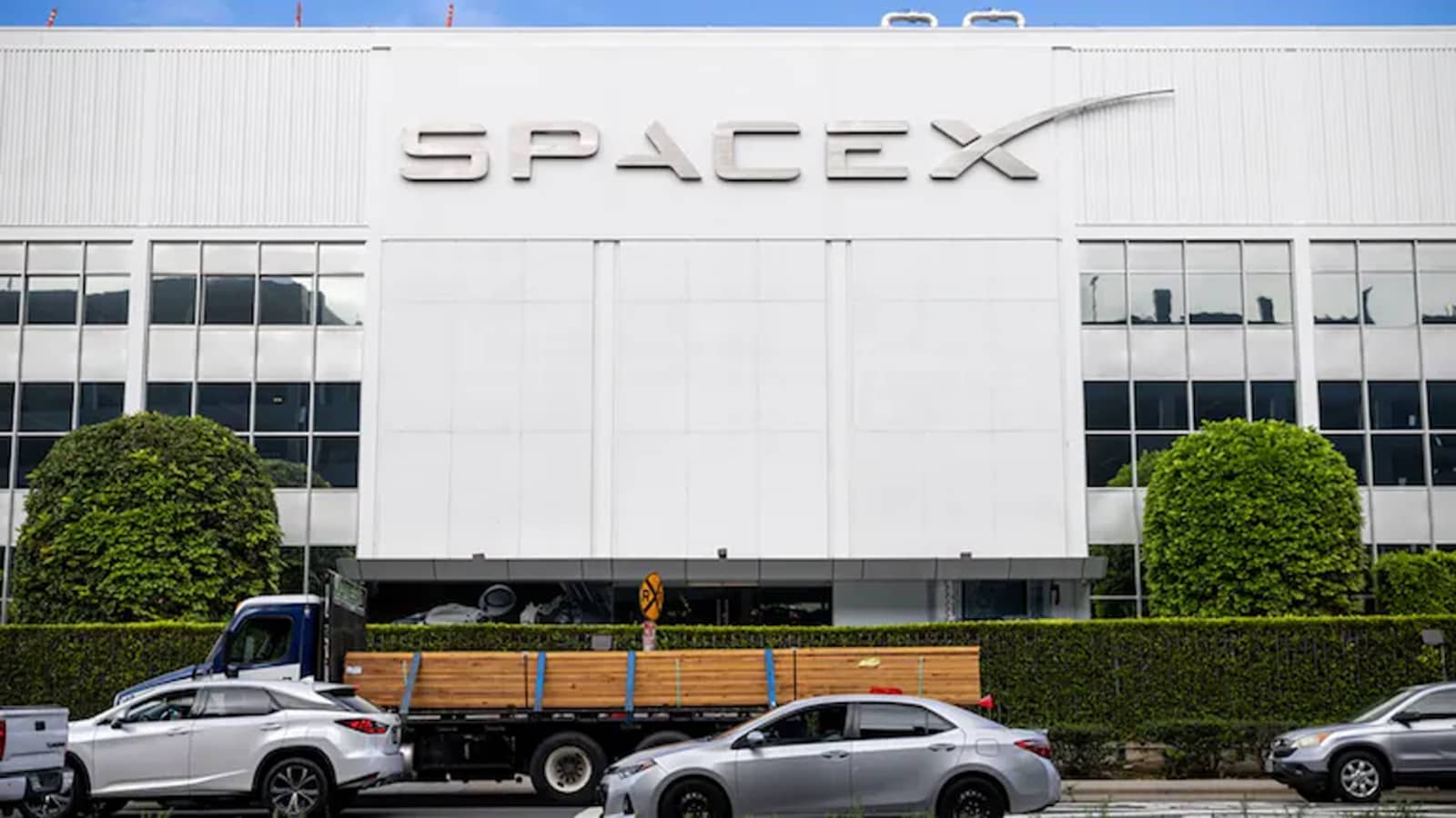SpaceX shares plunge 16%, erasing $600 billion in market value over three-day  selloff