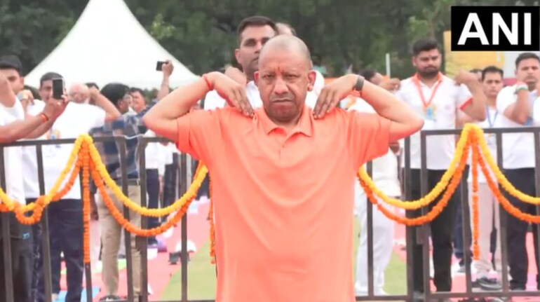 Uttar Pradesh CM Yogi Adityanath leads Yoga Day celebrations at Jhansi ...