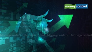 Market rally extends to fourth week; rupee weakens