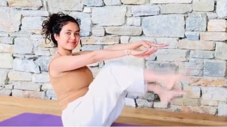 Yoga expert shares 10 easy postpartum weight loss tips for new moms