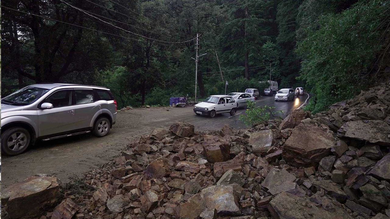 हिमाचल प्रदेश में मानसून से मरने वालों की संख्या बढ़कर 9 हो गई है; 49 सड़कें अवरुद्ध, सार्वजनिक बुनियादी ढांचे को नुकसान, 69.65 लाख रुपये का ...