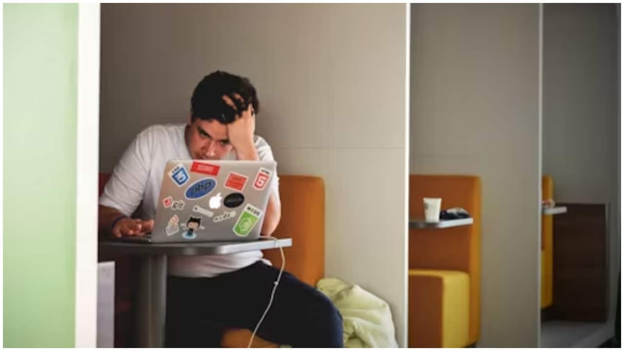 Techie with master's becomes food delivery rider after year-long job hunt, warns others against quitting job
