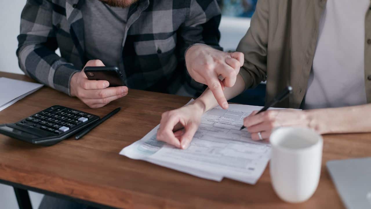 'He was earning Rs 90,000': Financial advisor reveals how a man landed in Rs 15 lakh debt without overspending
