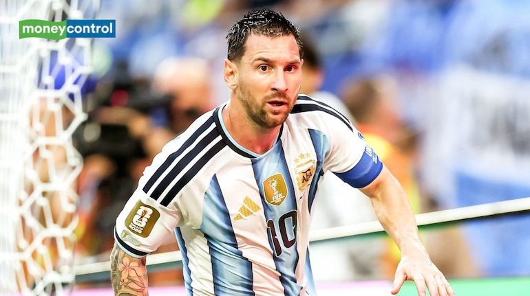 Lionel Messi left amused by England goalkeeper's penalty cheat sheet