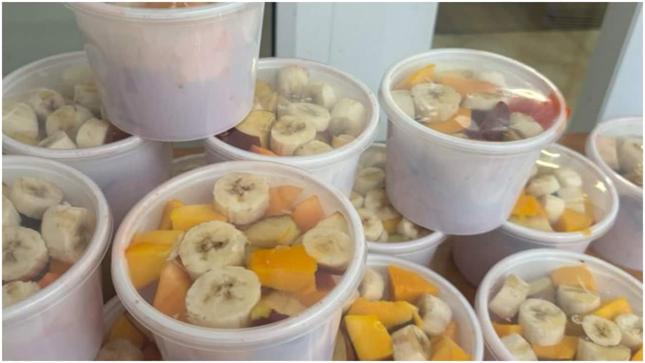 Woman gets office to swap vada pav, samosas with fruits as evening snacks. Internet has a lot to say- Moneycontrol