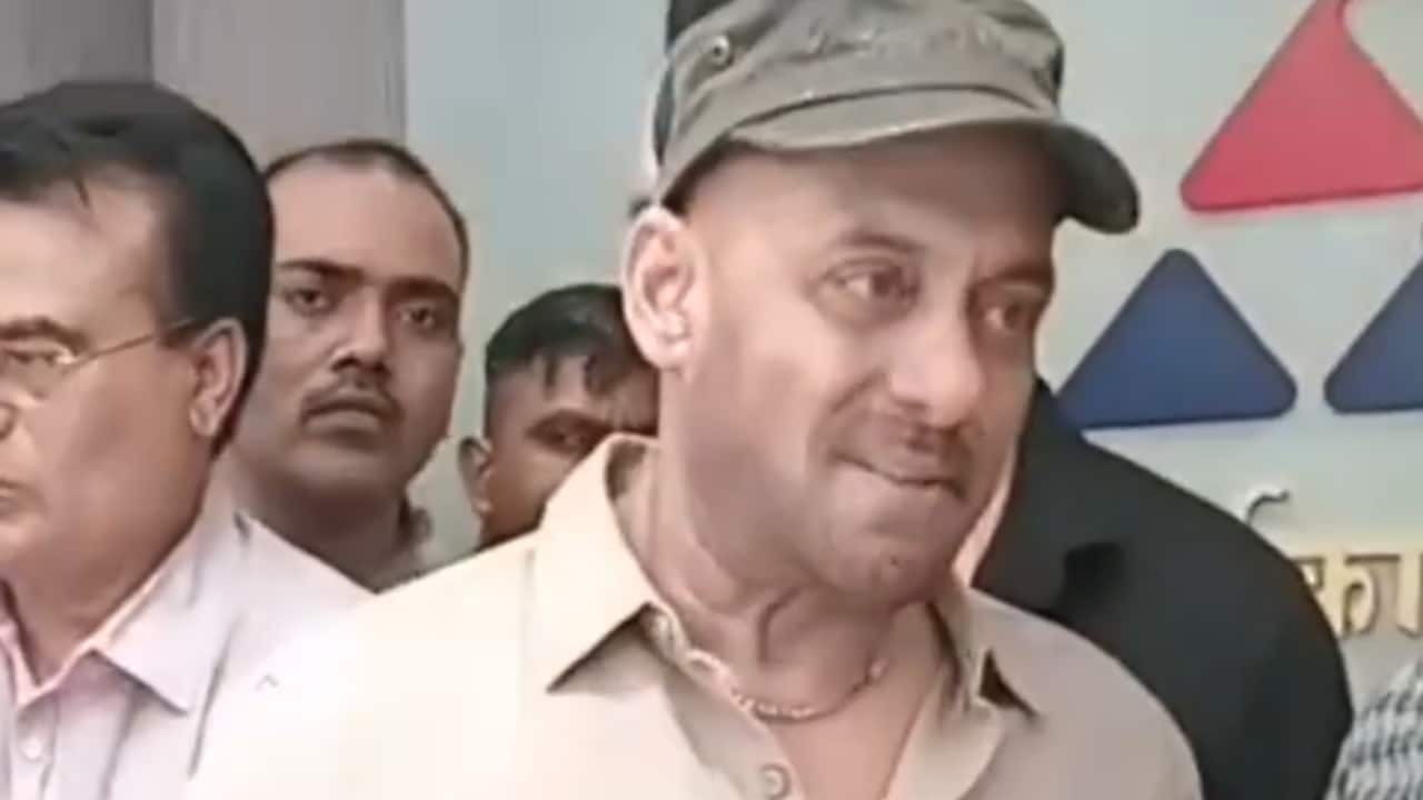 Salman Khan debuts unrecognisable new look at Mumbai event, sparks concern among fans: 'Is everything okay with his health?'