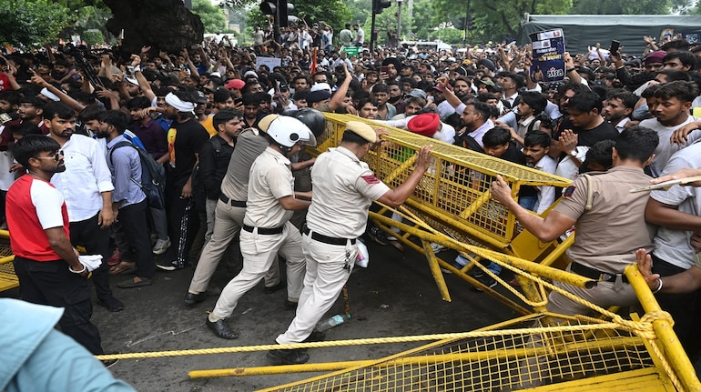 Internet Shutdown MHA orders 8-hour mobile internet shutdown around Jantar Mantar amid ...