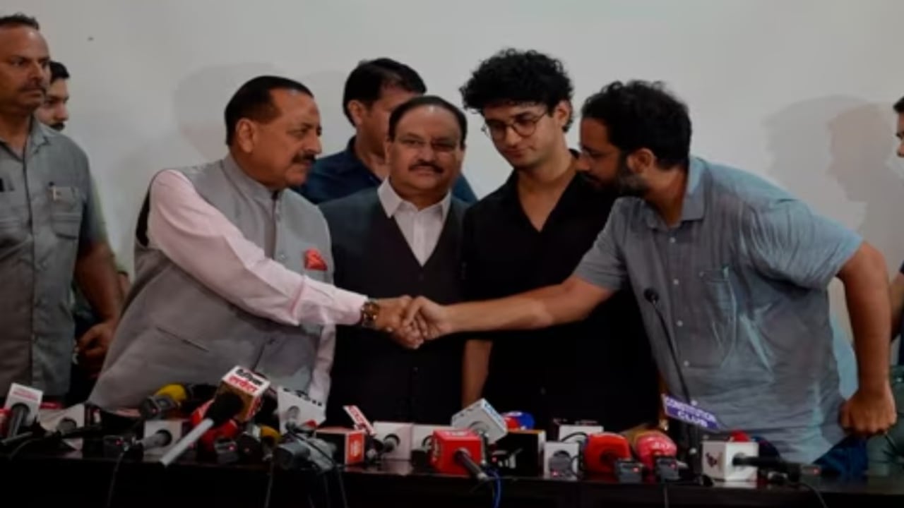  CJP ends protest after government accepts all demands; next round of talks after four weeks