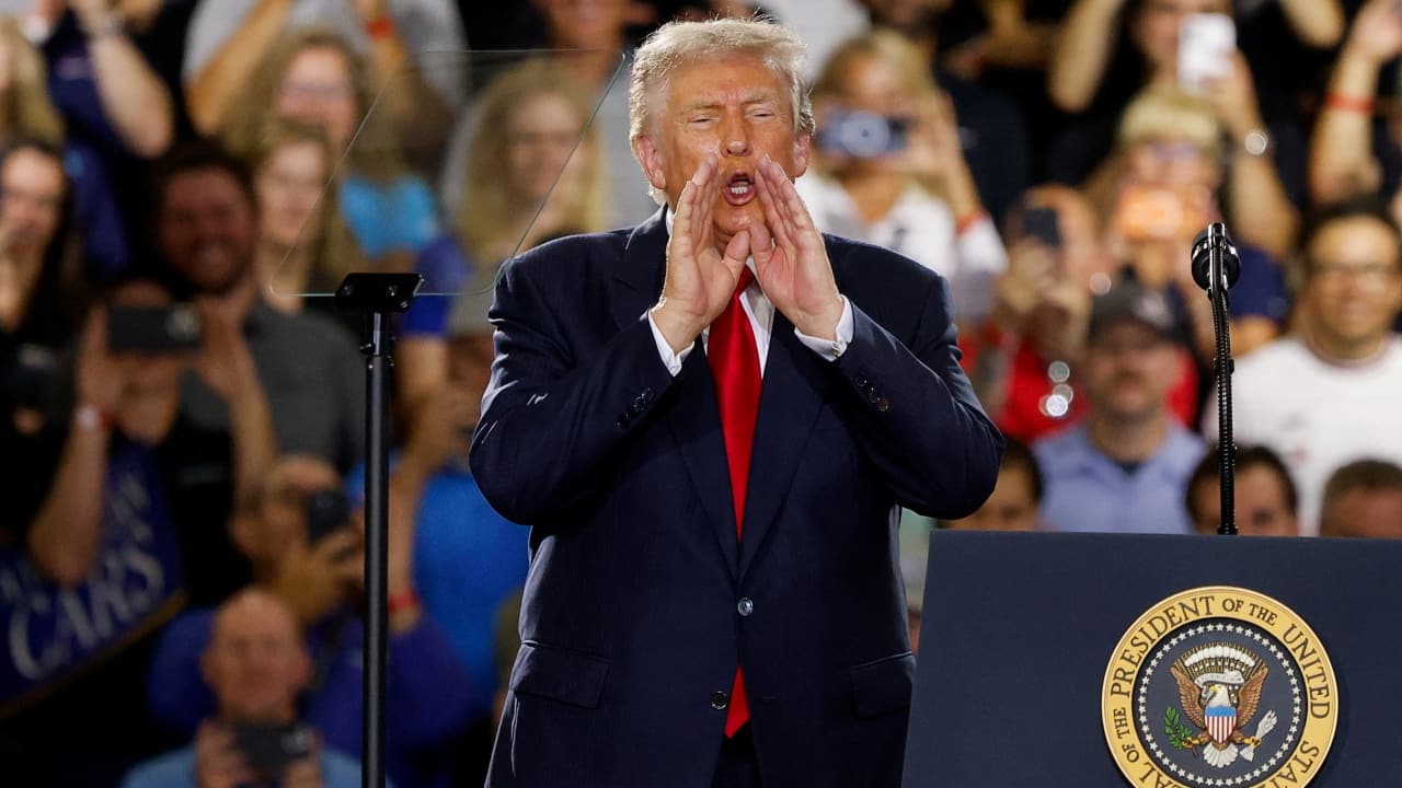 Trump pushes for Iran deal, says US 'knocking the hell out of them'