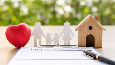 life insurance nominee vs legal heir, insurance death benefit, Section 39 Insurance Act, life insurance nomination, nominee rights, legal heir insurance claim