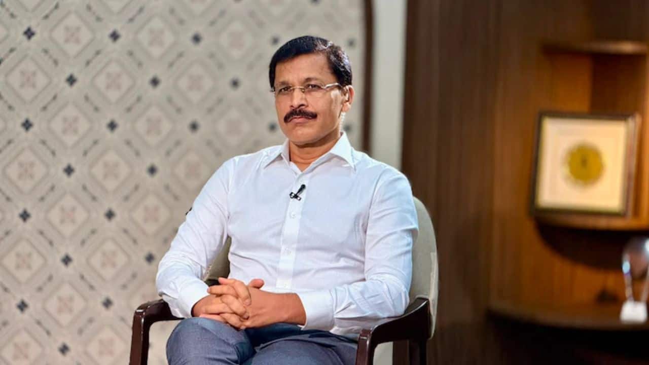 Maharashtra govt issues first warning to FDA chief Tukaram Mundhe amid Saoji mutton row