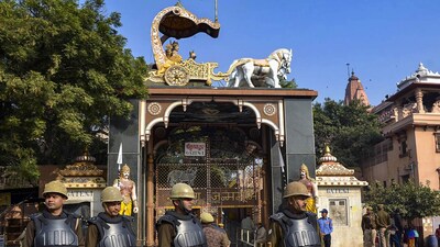 Security personnel stand guard outside the Krishna Janambhoomi temple in Mathura (File image)