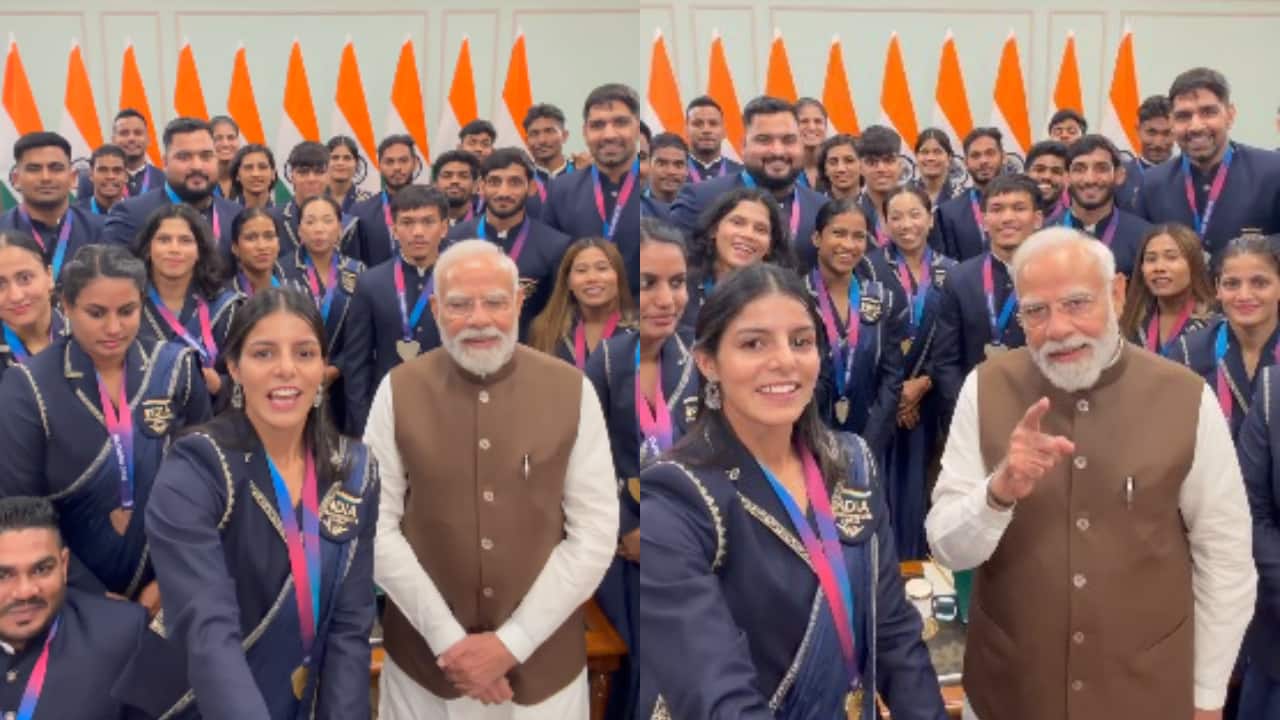 PM Modi meets CWG medallists, shares inspirational video
