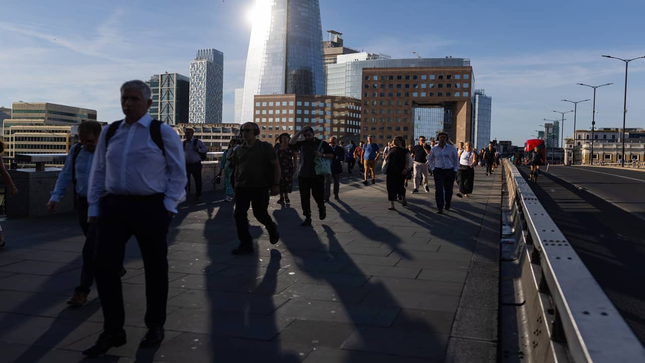 UK youth unemployment hits decade high as AI disrupts entry-level jobs