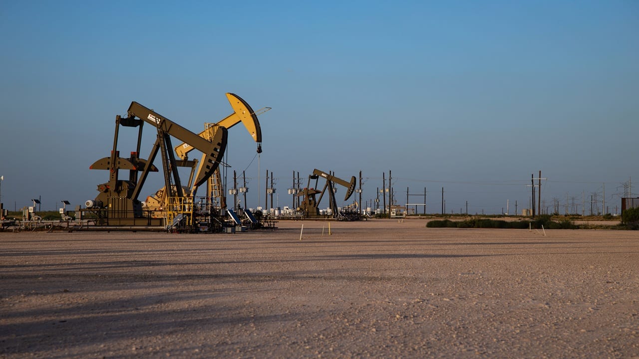 Energy stocks hit record high as oil tops $90