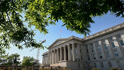 Traders extended their short bets against US government bonds, signaling that the selloff may have further to run.
