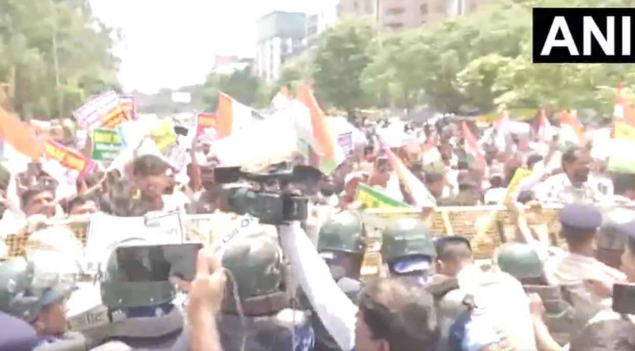 BPSC row: Students break barricades, march towards Raj Bhavan in Patna