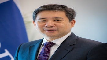 Don't think depreciation of rupee should be a cause for alarm: ADB's Chief Economist Park