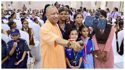 On Raksha Bandhan, Adityanath posed with children and, while getting them ready for the photograph, told them, “Bachcho idhar dekho.”