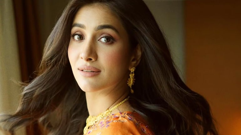 rukmini-maitr-in-talks-to-star-opposite-akshay-kumar-in-upcoming-sci-fi