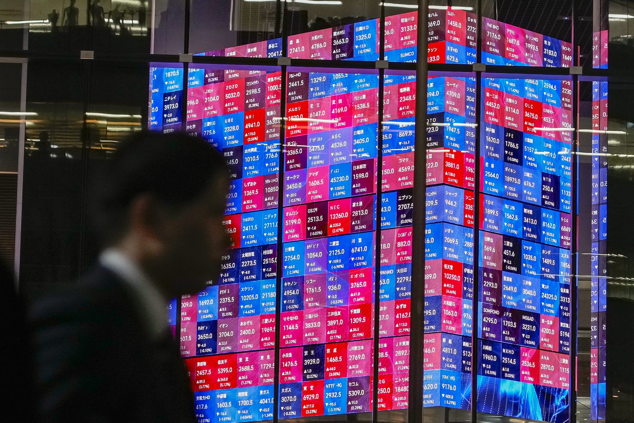 Shares seesaw in Asia as earnings loom, oil skids