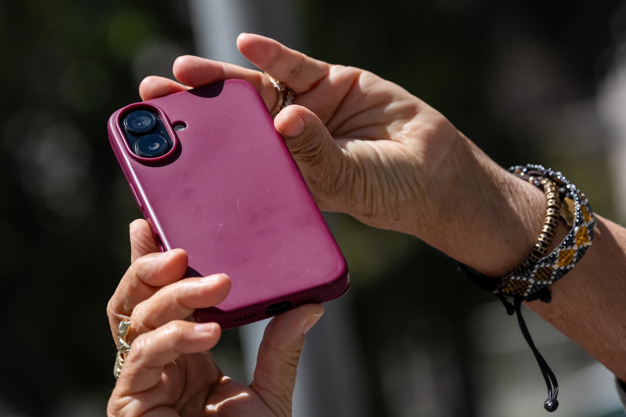 UK to force Apple and Google to block children from taking nude images