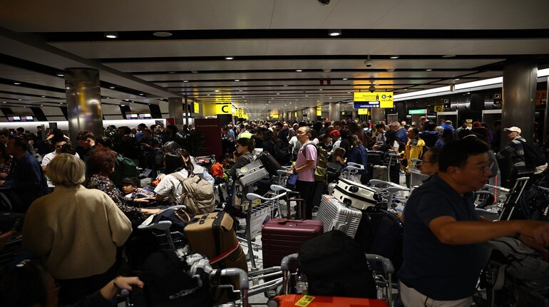 1,300 flights cancelled in UK after air traffic control glitch; Air ...