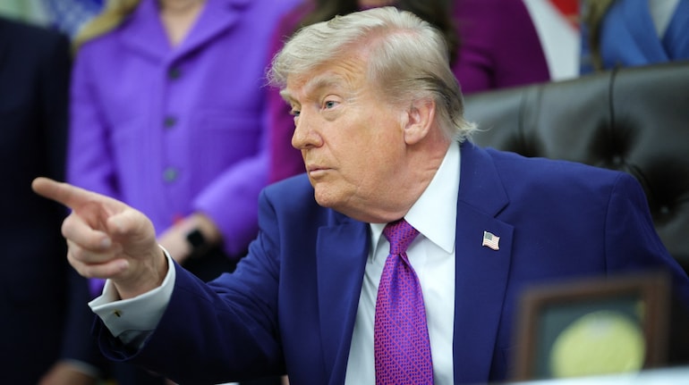 US Supreme Court Blocks Trump's Mail-In Voting Restrictions