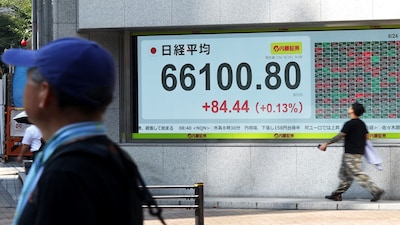 Brent futures quickly rose 1.6% to $106.00 a barrel, bringing gains so far this month to 17%, while US crude futures added 1.1% to $93.47 a barrel. (File pic)