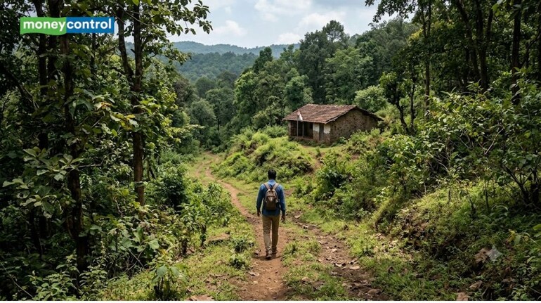 For 13 years, this 55-year-old teacher in Maharashtra has walked 5 km ...
