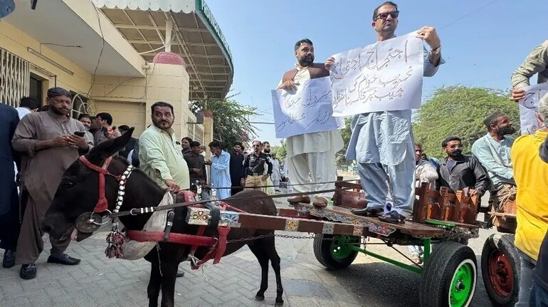 Petrol prices near Rs 400-mark in Pakistan: PTI Lawmakers ride donkey ...